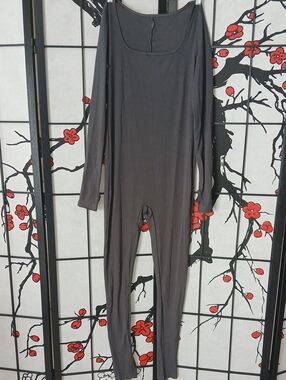 NWOT Stretchy Ribbed Long Sleeve Bodysuit